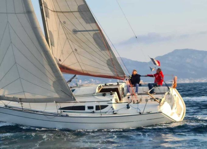 Sailboat Jeanneau Sun Fast 32i 9.5m