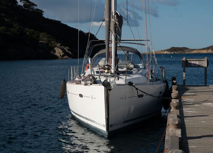 Sailboat Beneteau Oceanis 40 11.82m