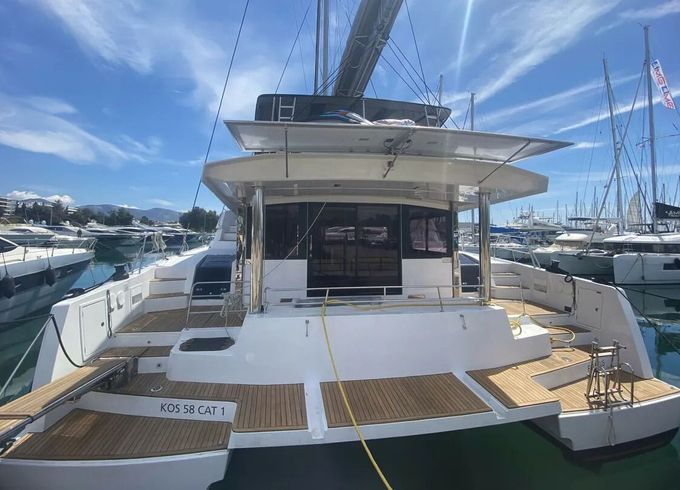 Catamaran Catana Group Bali 5.8 - 6 + 2 cab. 17m