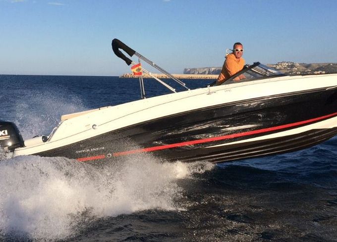 Motorboat Bayliner VR6 225hp