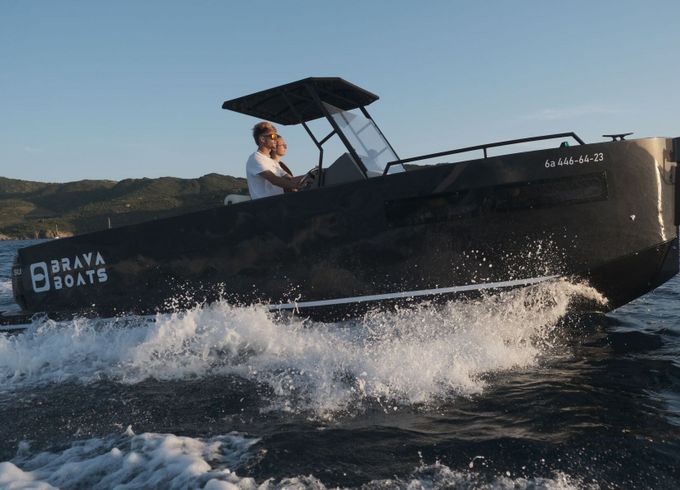 Motorboat BravaBoats BA75 300hp