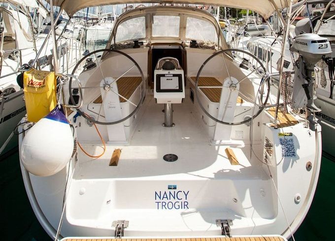 Sailboat BAVARIA CRUISER 37 11.3m