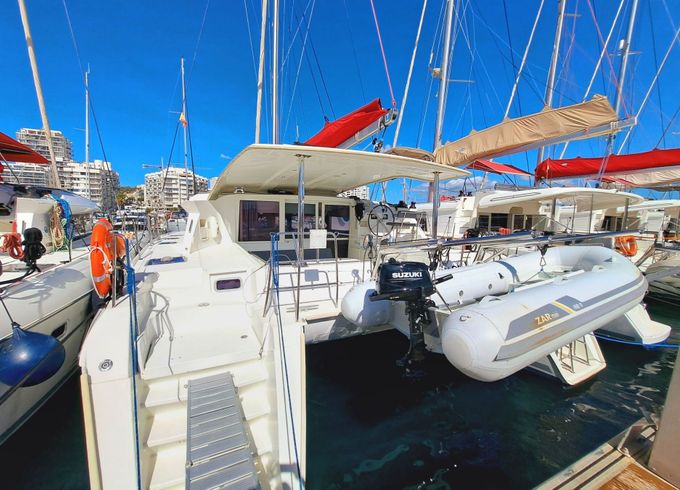 Catamaran LAGOON Lagoon 421 12.8m