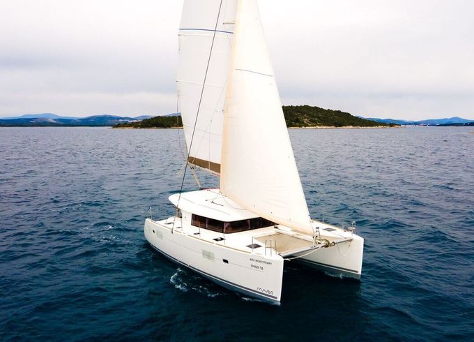 Catamaran Lagoon-Bénéteau Lagoon 400 S2 - 4 + 2 cab. 11m