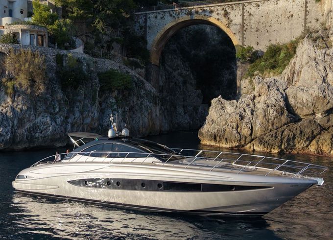 Motor yacht Riva Vertigo 2800hp