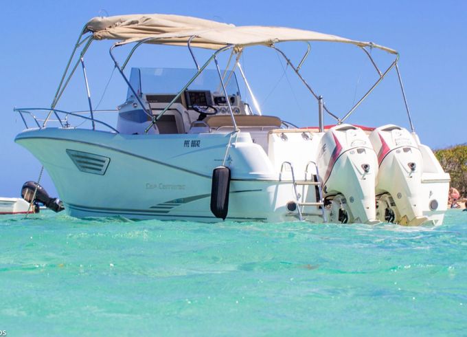 Motorboat Jeanneau Cap Camarat 8.5 CC 450hp