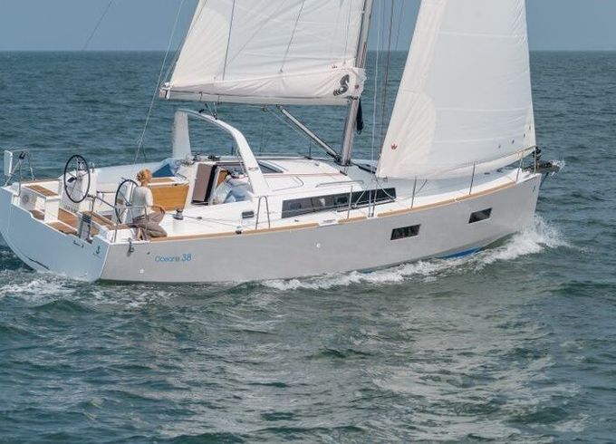 Sailboat Beneteau Oceanis 38 10.45m