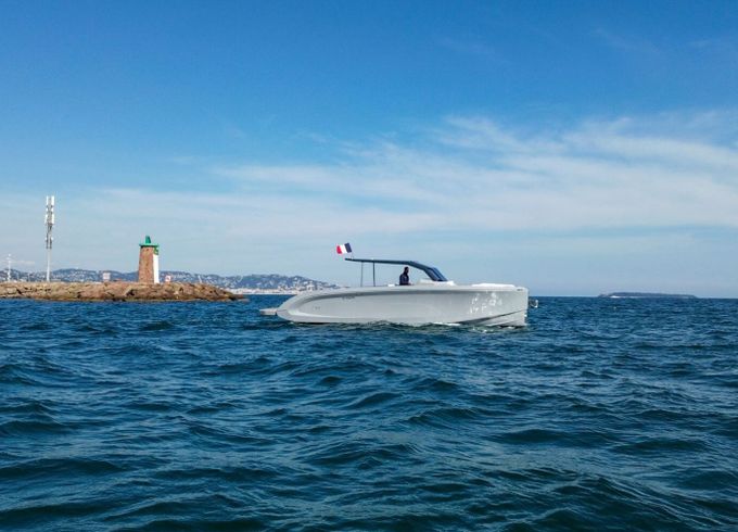 Motorboat RANDBOAT ESCAPE 30 430hp