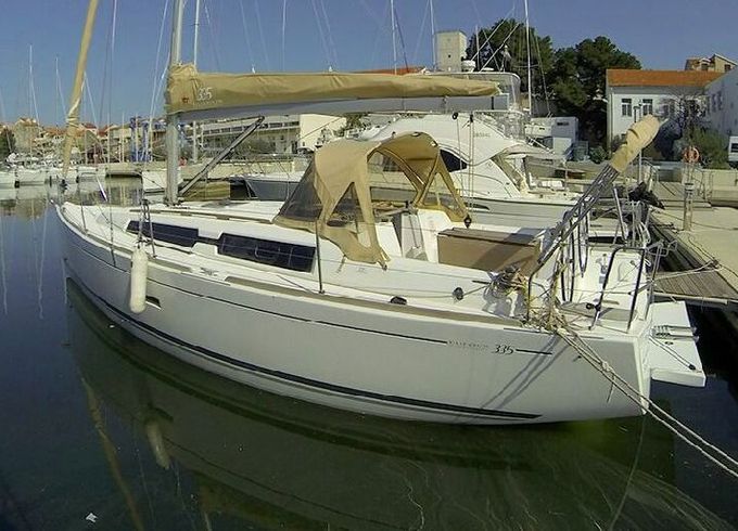 Sailboat DUFOUR 335 Grand Large 10m