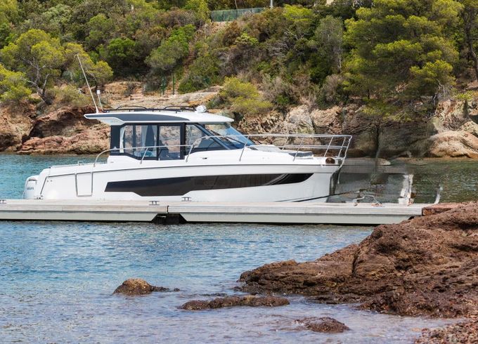 Motorboat Jeanneau Merry Fisher 8.95 offshore 400hp