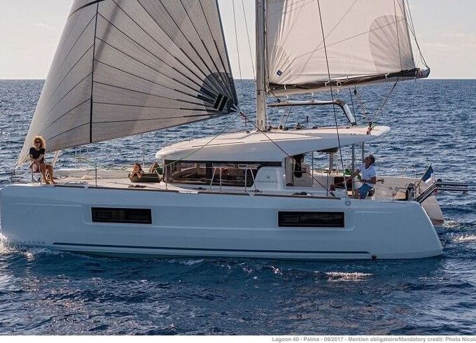 Catamaran Lagoon-Bénéteau Lagoon 40 - 4 + 2 cab 11m