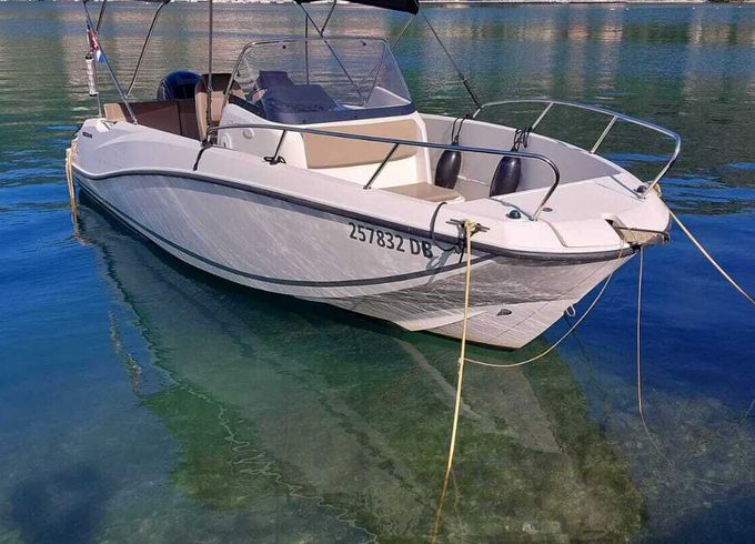 Motorboat Quicsilver 675 150hp