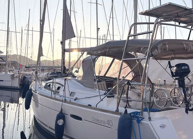Sailboat Beneteau Oceanis 40 12m
