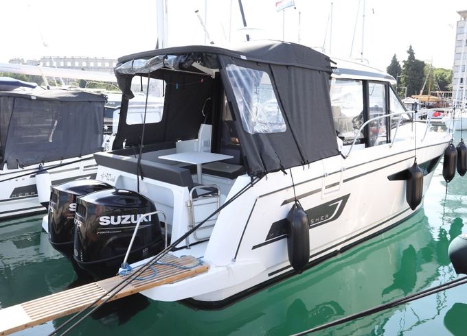 Motorboat Jeanneau Merry Fisher 895 350hp