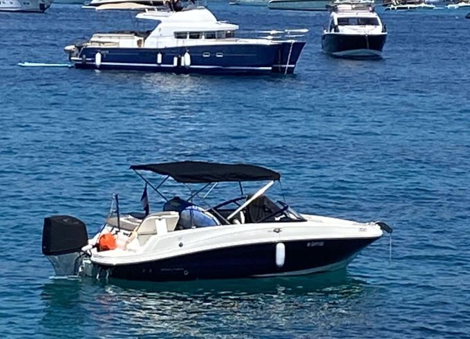Motorboat Bayliner VR5
