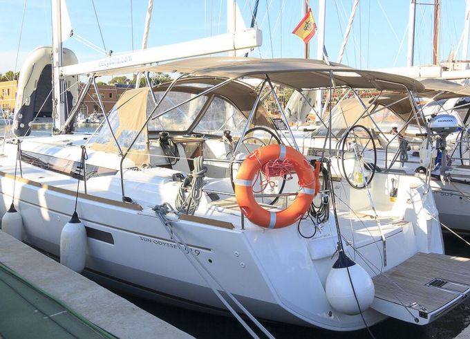 Sailboat JEANNEAU SUN ODYSSEY 519 15.75m