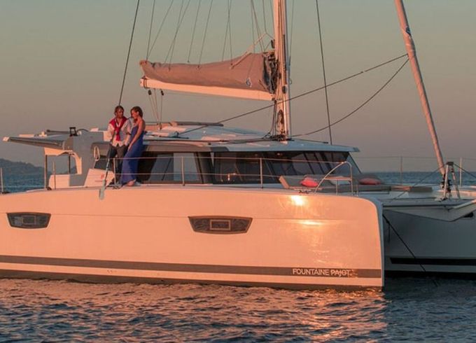 Catamaran Fountaine Pajot Astréa 42 12.58m