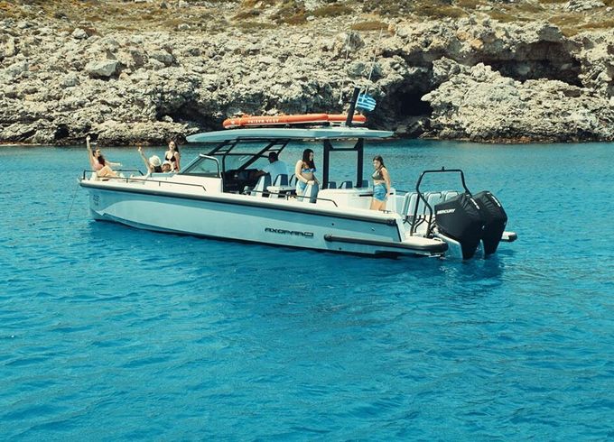 Motorboat Axopar 37 Sun Top 600hp