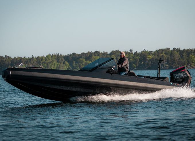 Motorboat Iron 827 400hp