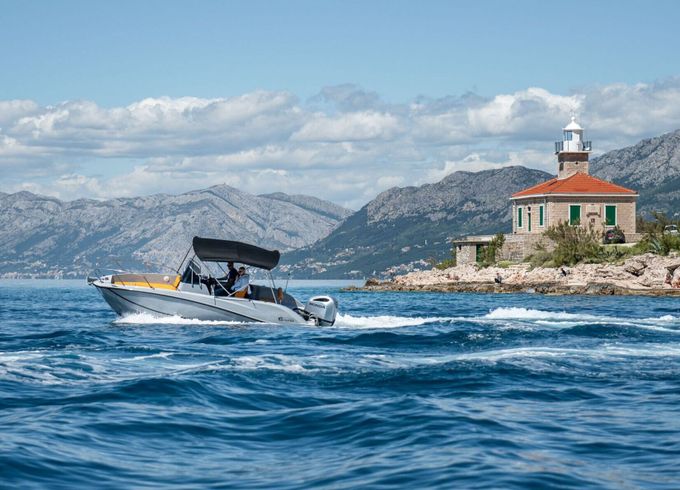 Motorboat Quicksilver 675 200hp