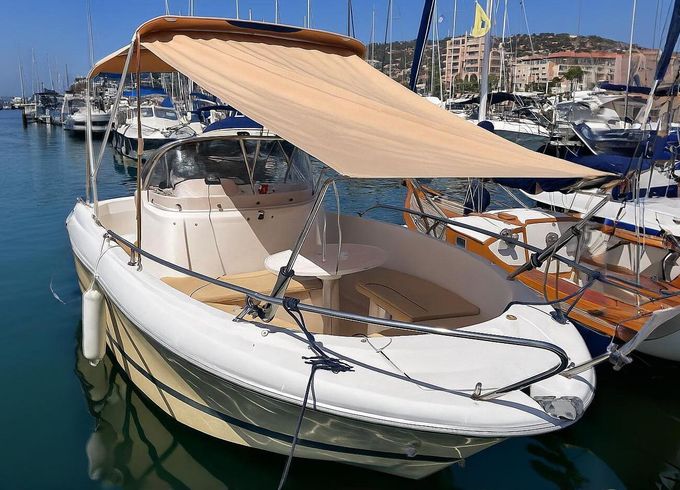 Motorboat Jeanneau Cap Camarat 635 open 140hp