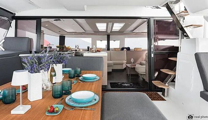 Catamaran Fountaine Pajot Aura 51 15m