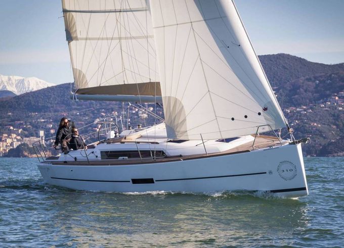 Sailboat DUFOUR 310 dériveur lesté "Colibri" 9.7m