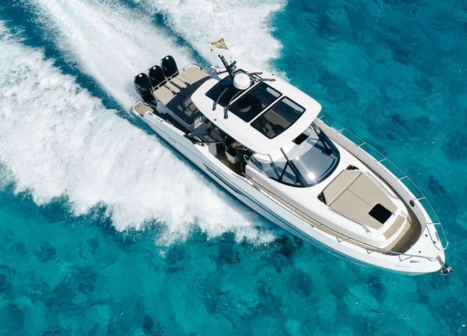 Motorboat Oryx 38 300hp