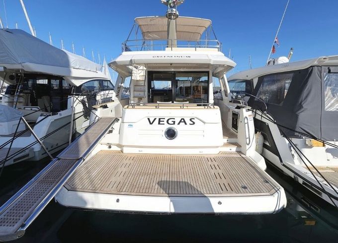 Motorboat Greenline  48 Fly