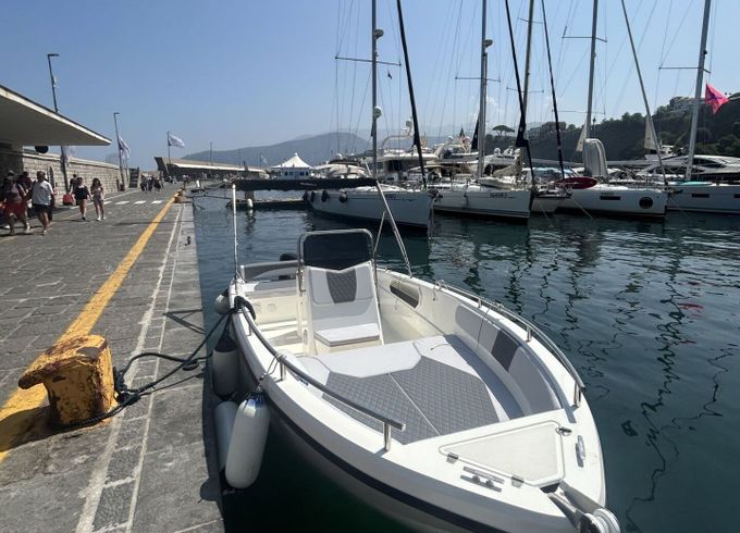 Motorboat Kolmarine Barca a motore 6mt 40hp