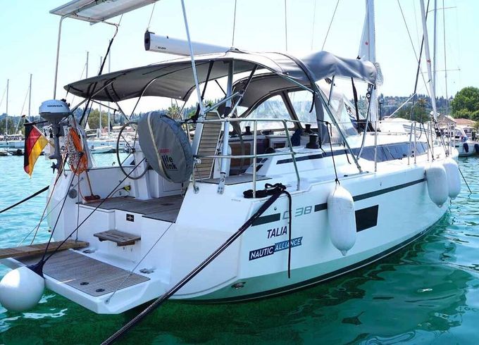 Sailboat Bavaria Yachtbau Bavaria C38 11m