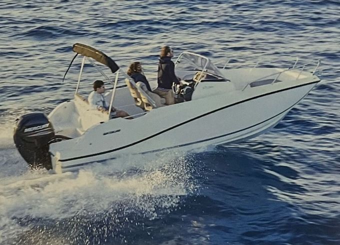 Motorboat Quicksilver Activ open 675 200hp