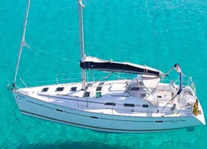 Sailboat Beneteau 393 Oceanis Clipper 12m
