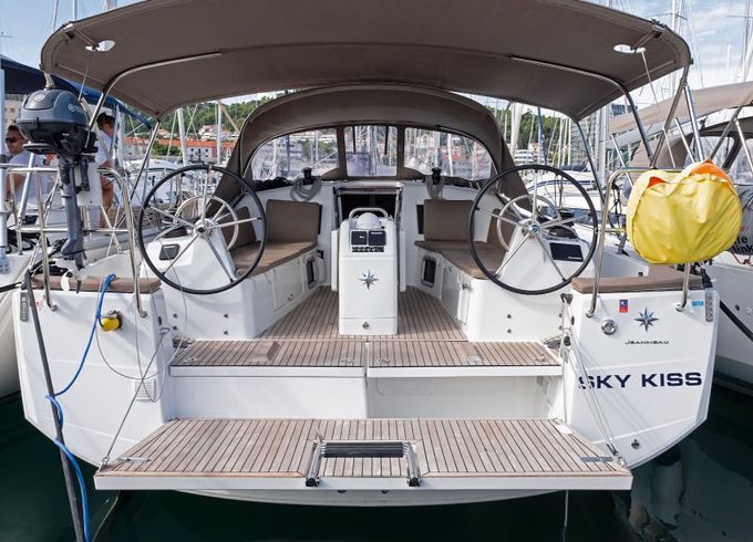 Sailboat Jeanneau Sun Odyssey 410 12m