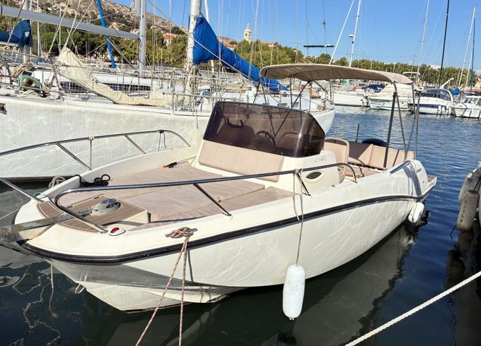 Motorboat Quicksilver Sundeck 675