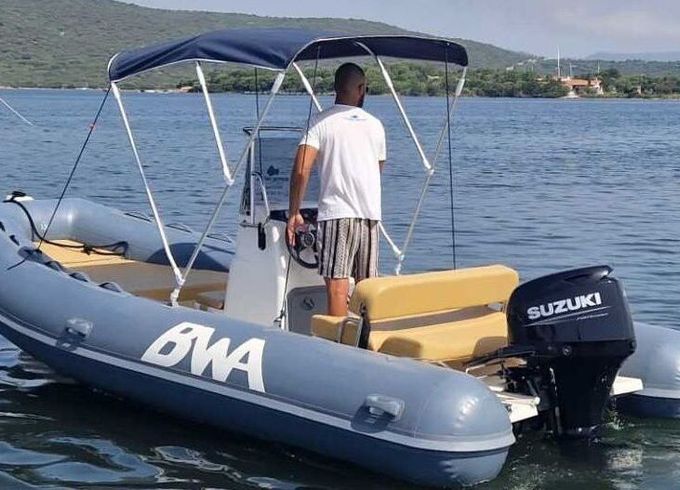 Boat without licence  Bwa o simile 5.5 mt 40hp
