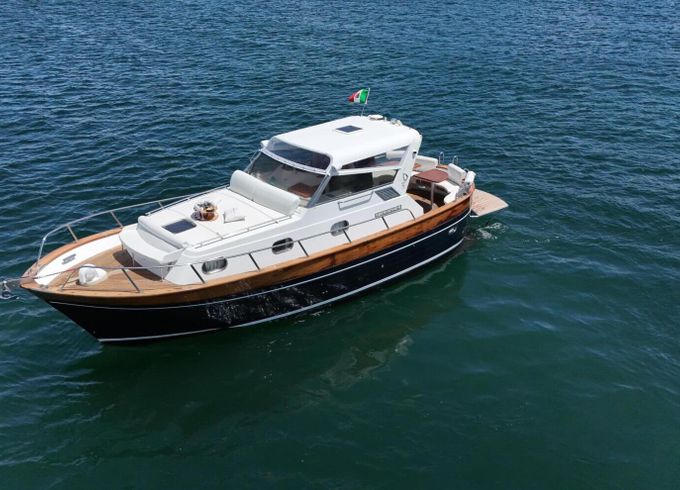 Motorboat gozzo sorrentino luxury apreamare 100 800hp
