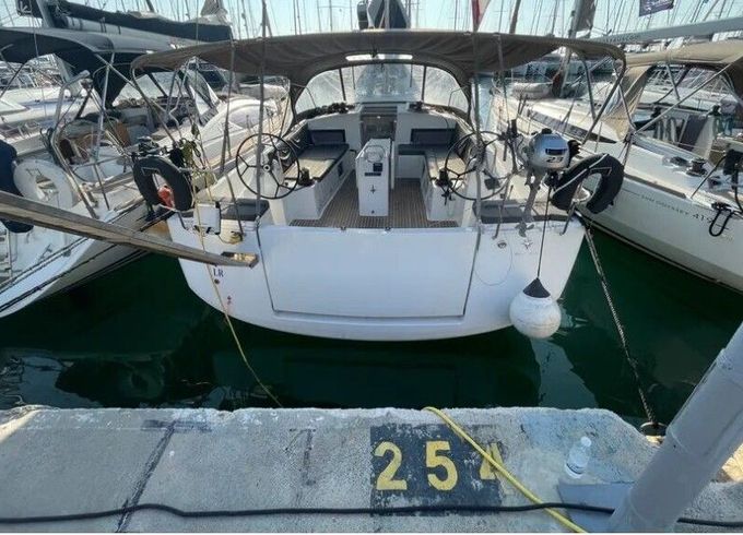 Sailboat Sun Odyssey 490 14m
