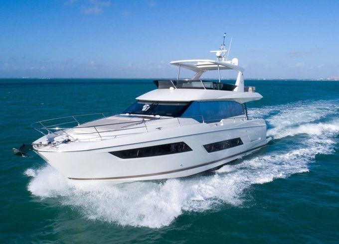 Motor yacht Jeanneau Prestige 680 1800hp