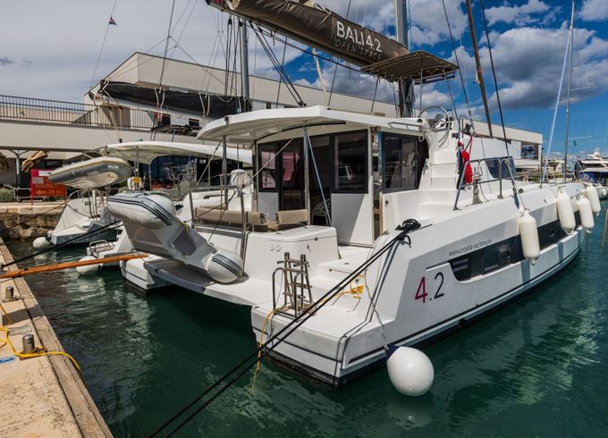 Catamaran Catana Bali 4.2 - 4 + 1 cab. 12.85m