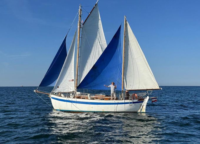 Sailboat John G. Hanna Tahiti-Ketch 10.8m