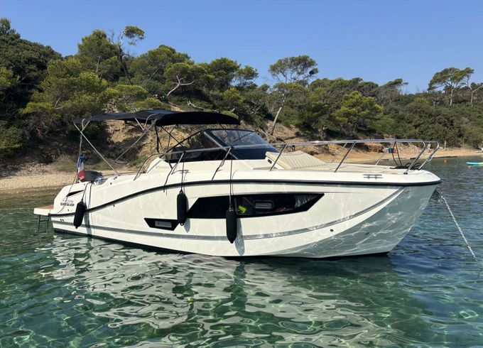 Motorboat Quicksilver Activ 875 Sundeck 350hp
