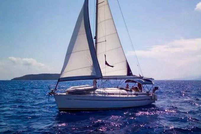 Sailboat Bavaria 33 9m