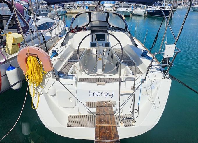 Sailboat Jeanneau Sun Odyssey 33i 9.74m