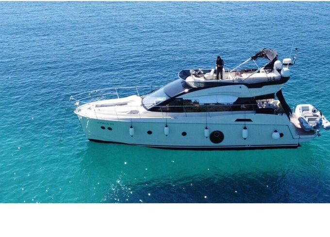 Motorboat Beneteau Monte Carlo 5 870hp