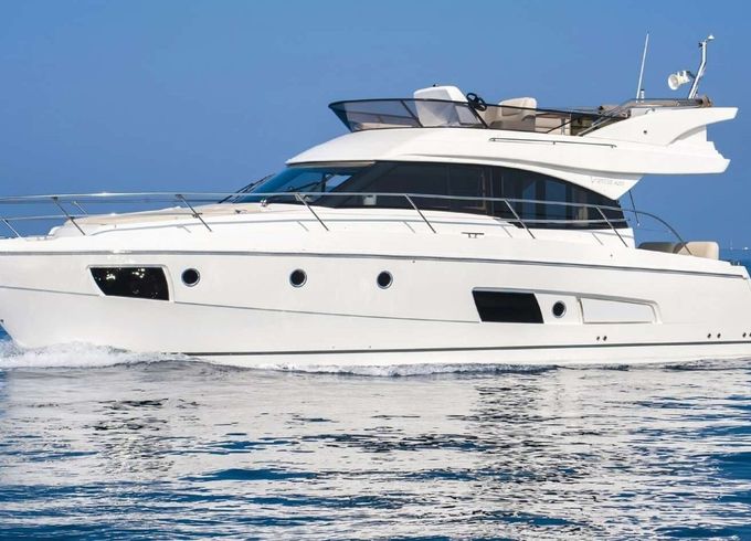 Motorboat Bavaria Virtess 420 Fly 800hp