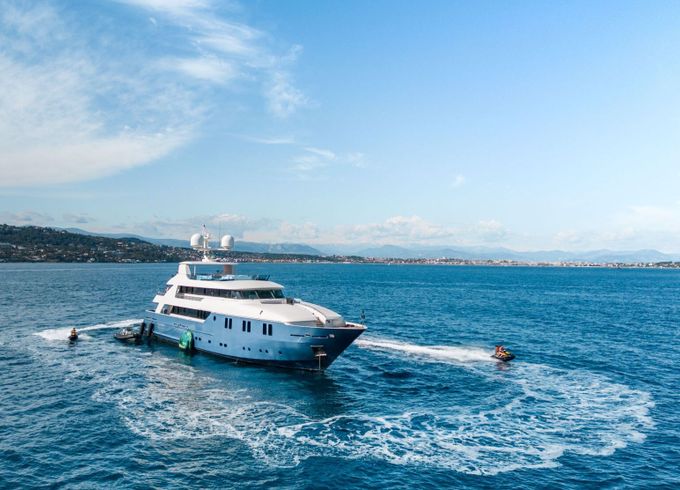 Motor yacht Concept Marine Custom tri-deck 42 Metre 2257hp