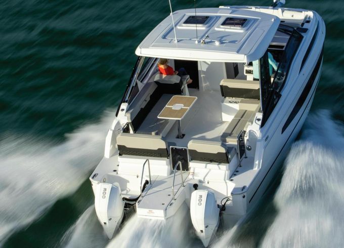 Motorboat Aquila Aquila 32 Sport 600hp