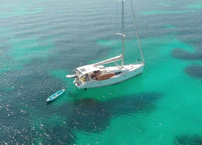 Sailboat Beneteau Oceanis 40 12.24m