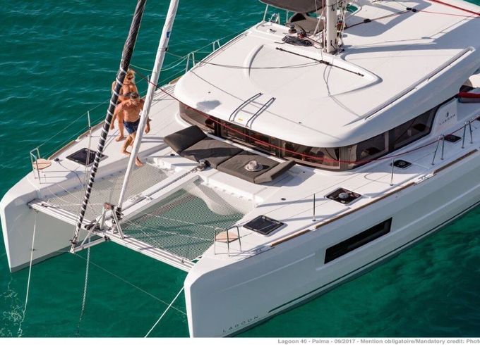 Catamaran Lagoon-Bénéteau Lagoon 40 - 4 + 2 cab 11m